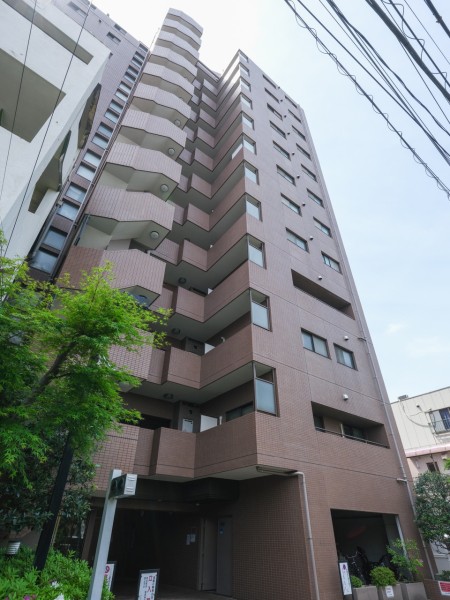 人気のエリア『文京区千駄木』に佇む、平成9年築、清水建設㈱施工のマンションです。『千駄木』駅徒歩４分、『根津』駅徒歩8分と利便性にも優れた立地です。