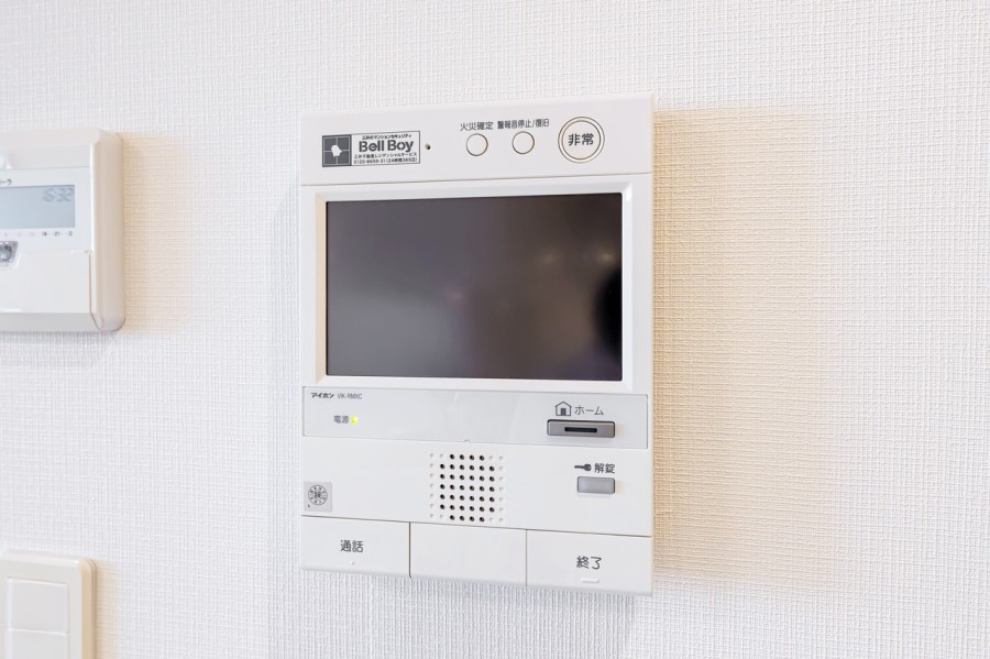 ◆TVモニター付インターホン◆訪ねてきた相手をモニター越しに確認でき、防犯対策に役立ちます。インターホン越しに話をすることが可能です。