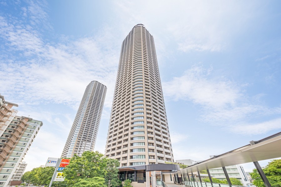 2017年築、53階建ての免震構造のタワーマンションです。スカイビューガーデンやゲストルームなど、総戸数592戸の大規模ならではの充実したファシリティで、日常を豊かに送れます。