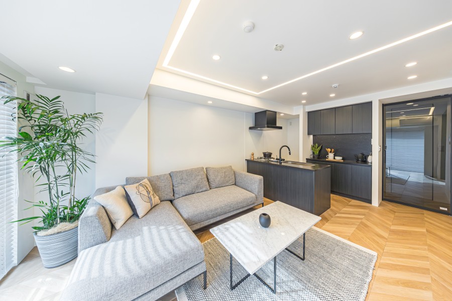 ユナイテッドアローズ社が監修したリノベーションを施したお部屋です。フロアー材はヘリンボーンを採用し、センスアップされた住まいに仕上がりました。