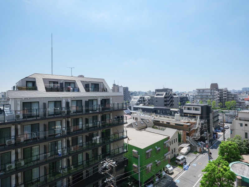 思わず深呼吸したくなるような開放感溢れる眺望です。移ろう空の色を眺めながら、日々の喧騒を忘れさせてくれるような時間をお楽しみください。