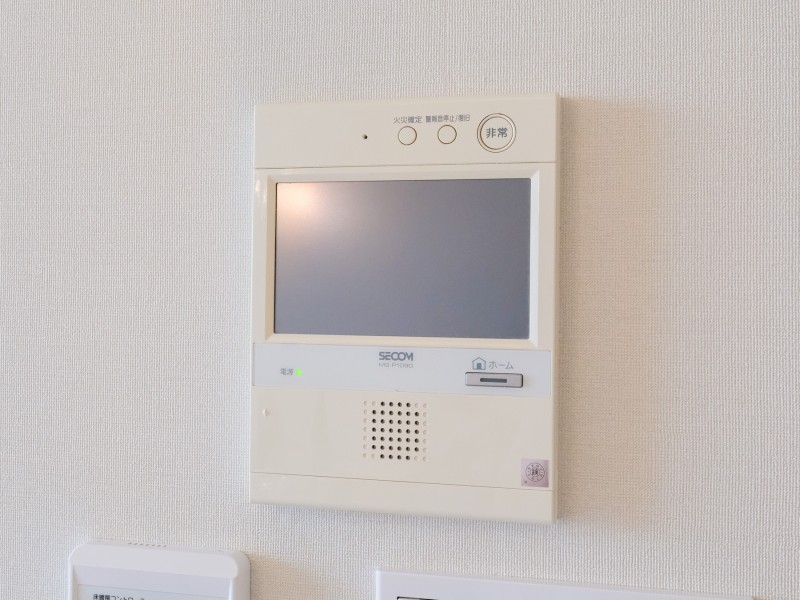 ◆TVモニター付インターホン◆訪ねてきた相手をモニター越しに確認でき、防犯対策に役立ちます。インターホン越しに話をすることが可能です。