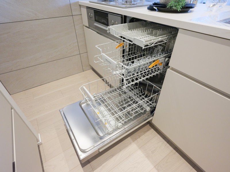 ◆食器洗い機◆家事の時間を短縮できる優れもの。さらに節水・節約を同時に行うことができるので、人気があり重宝します。