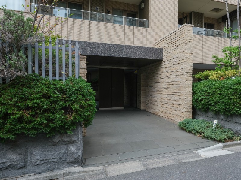 ◆オートロック◆居住者以外の侵入を拒み、不審者や不要なセールスを撃退することができます。安心感を得られるのも大きなポイントです。