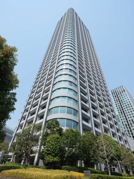 汐留エリアのランドマーク!安心の制震構造を採用した47階建てのタワーレジデンスです。上質な空間をお届けする多彩な共用設備が充実◎豊かな緑と水の癒しも感じられる住環境です。