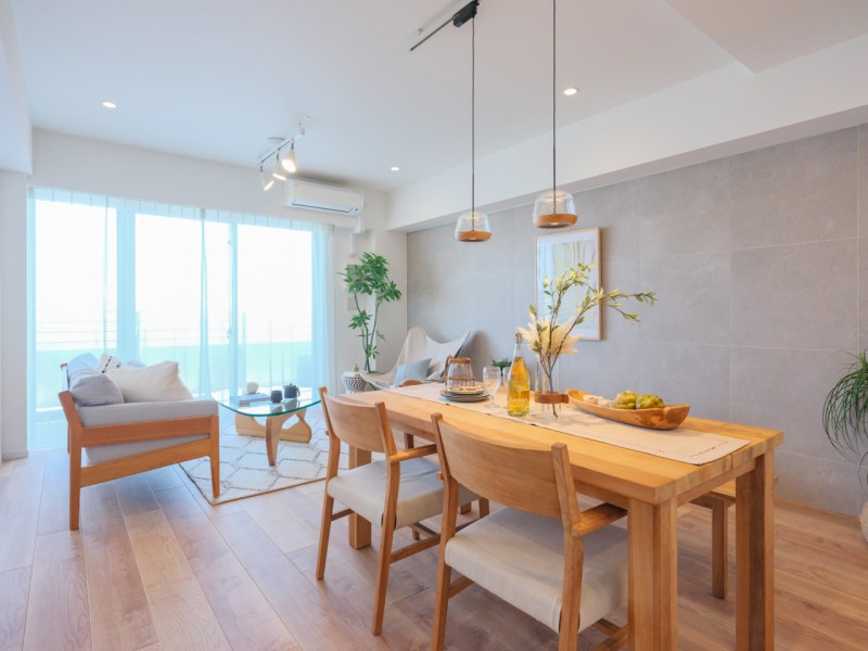 めいっぱいの光で満たされた住まいは穏やかな時間に纏われ、大切な日常をより豊かに、快適にお過ごしいただけます。