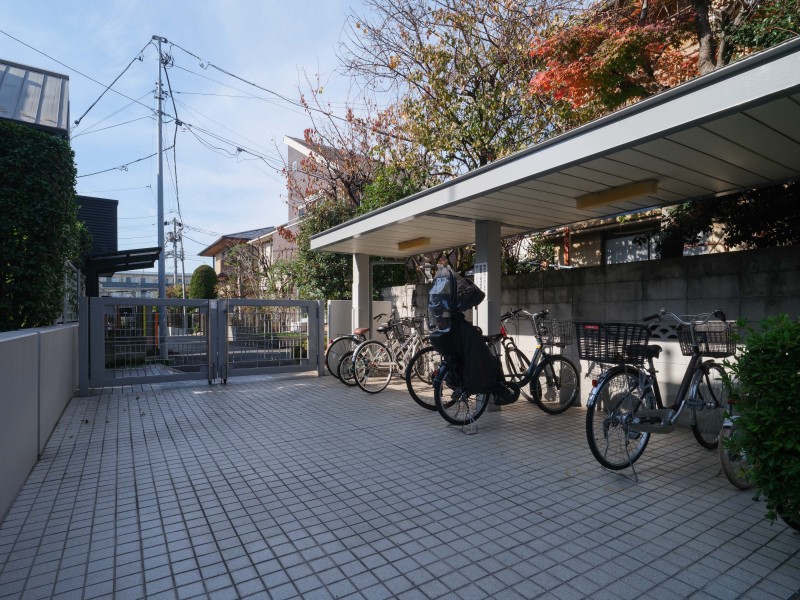 ◆駐輪場◆生活圏が広がる屋根付きの駐輪場です。自転車利用で足を延ばせば、暮らしがさらに便利になりますね。※空き状況は変化することがございますのであらかじめご了承ください。