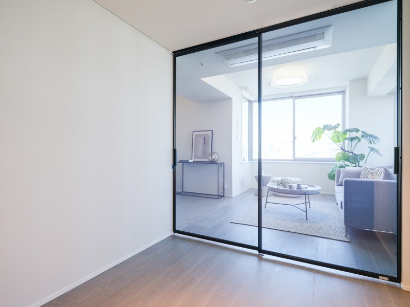 LDに隣接したサービスルームにはピクチャーレールがあります。お好きな絵画やご家族のお写真、ドライフラワーなどを飾ることができます。