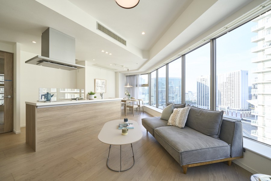 開放的なパノラマビューがお楽しみいただける南向きリビングダイニングです。大切な日常を彩る、快適で上質な居住空間が広がります。