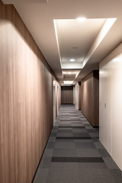 専有フロアはホテルライクな内廊下設計となっています。各階にダストステーションが設置されているので、面倒なゴミ出しも快適です。