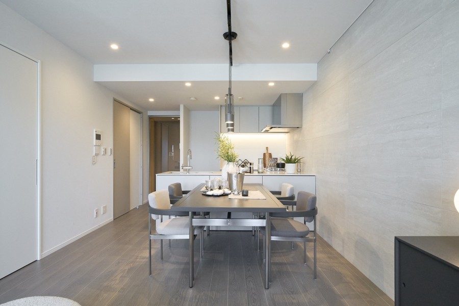 キッチンからリビングダイニングの様子が見える配置で、会話を楽しみながら家事を進められます。ご家族との時間をより大切にできる間取りです。