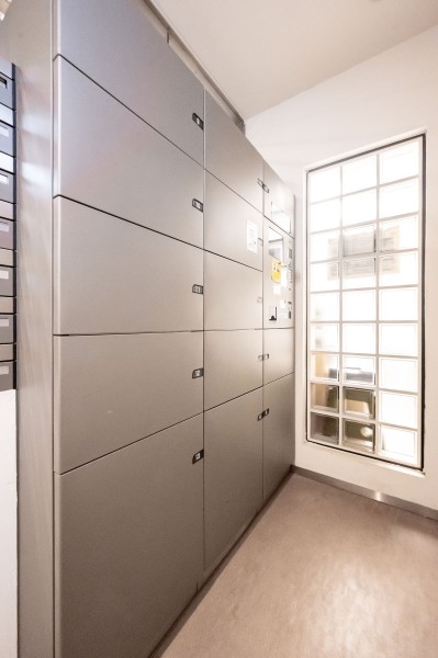 ◆宅配ボックス◆24時間いつでも荷物受け取りが可能。プライベートの時間を邪魔されず、配達時間も気にせず過ごすことができる便利な設備です。