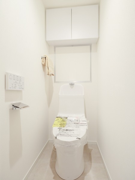 シンプルで安らぎが宿るレストルームには、優れた節水効果や汚れが付きにくい便座など、ほしかった機能が揃ったウォシュレット一体型トイレを設置いたしました。