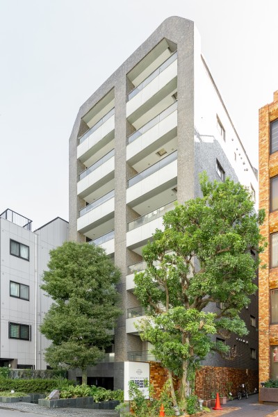 『千代田区六番町アドレス』の洗練された街に佇むマンションです。5路線3駅が利用可能でアクセス便利な住環境もポイントです。