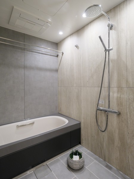 1620サイズのゆとりあるくつろぎのバスルームです。上質感と機能性を兼ね備えた空間に仕上げました。毎日のバスタイムをお楽しみいただけます。