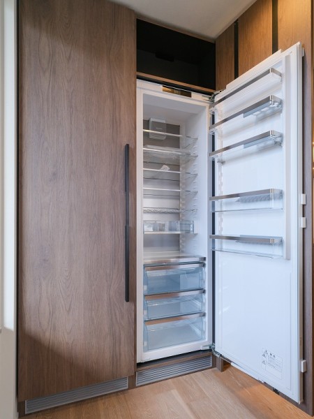 Miele(ミーレ)製のビルトイン冷蔵庫・冷凍庫を採用いたしました。鮮度保持、大容量サイズや洗練されたデザインなどの特徴があり、暮らしを豊かに彩ってくれます。