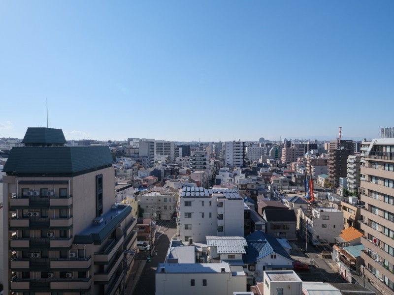 開けた空を眺めながらほっと一息つき、日常をアップデートできる空間です。空の移り変わりから季節の変化を感じることができ、リフレッシュタイムにぴったりとなっております。