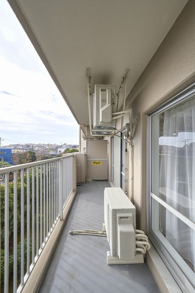 暮らしに大切な光と風をめいっぱい感じることができるリフレッシュスペースです。晴れた日には日向ぼっこをすることができ、落ち着いた時間をお過ごしいただけます。