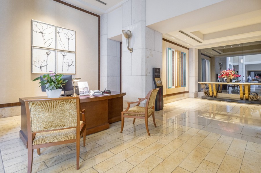 24時間オンラインセキュリティシステムを採用しています。コンシェルジュデスクがあり、新聞手配、宅配便サービス、タクシー手配など、細やかなサービスを提供しています。