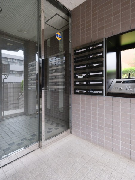 ◆オートロック◆居住者以外の侵入を拒み、不審者や不要なセールスを撃退することができます。安心感を得られるのも大きなポイントです。