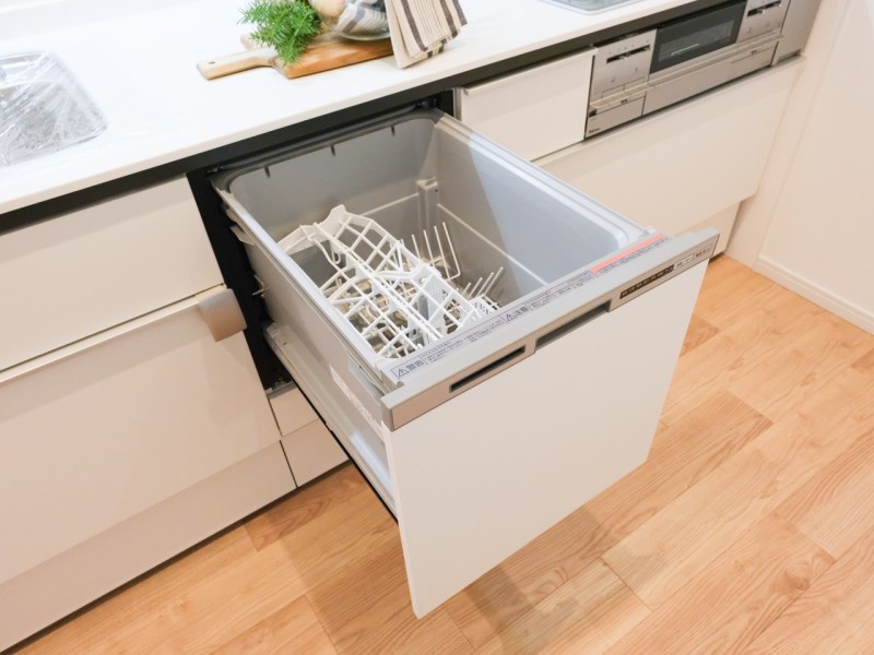 ◆食器洗浄乾燥機◆家事の時間を短縮できる優れもの。さらに節水・節約を同時に行うことができるので、大変人気があり重宝します。