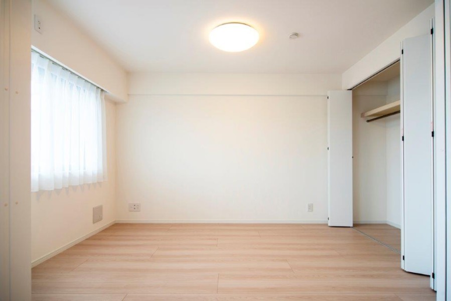 リビングダイニングに隣接した洋室3です。ご家族構成やライフスタイルに合わせてフレキシブルにお使い頂けます。