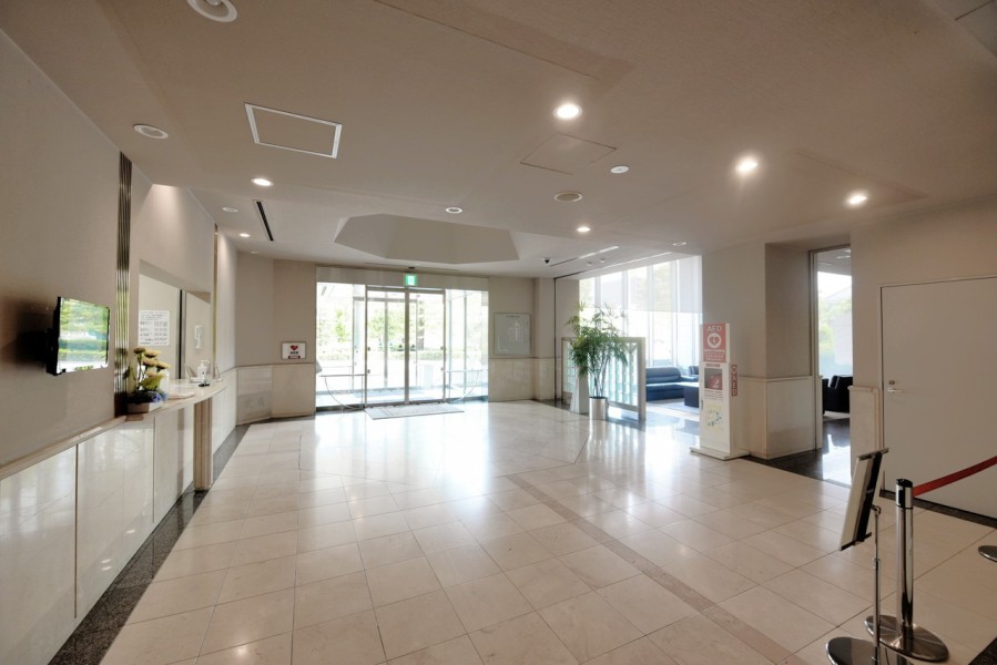 24時間有人管理、夜間は警備の方が待機されていますので、セキュリティ良好で安心してお住まい頂けます。24時間ゴミ出し可能なので、お部屋にごみを保管しなくて良いので、衛生的です。