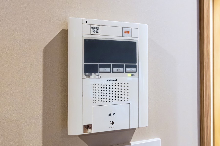 ◆TVモニター付インターホン◆訪ねてきた相手をモニター越しに確認でき、防犯対策に役立ちます。インターホン越しに話をすることが可能です。