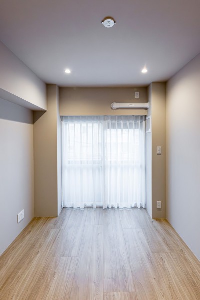 主寝室にぴったりな洋室1(約7.7帖)です。過ぎゆく時間をのびやかに感じ、プライべート時間を満喫できるお部屋です。