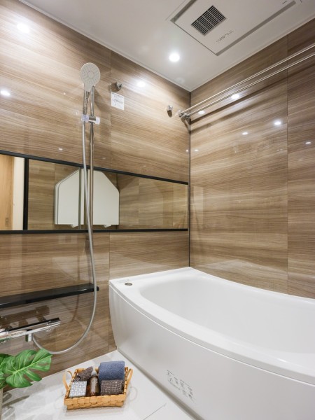 毎日のバスタイムを贅沢に、豊かにしてくれるバスルームです。雨の日の衣類乾燥に便利な浴室乾燥機も搭載しています。