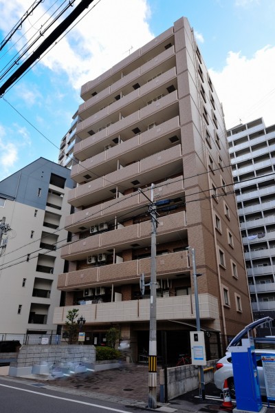 2路線2駅利用可能な好立地です。みなと町神戸の魅力を味わえる、海風を感じる立地です。神戸ハーバーランドまで徒歩圏内で、グルメやファッション、ショッピングなど休日の生活も充実しそうです。2003年建築、総戸数30戸です。
