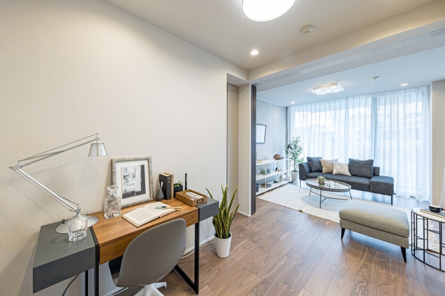 洋室は3リビングに隣接しており、拡張リビングとして使ったり、プライベート空間を隠したり、フレキシブルにお使いいただけます。