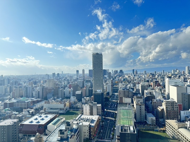 29階部分ですので、前面を遮る建物もなく、開放感あふれる眺望が広がります。時間や季節と共に変化していく街と空の様子を眺めながらリフレッシュ出来る空間が広がります。
