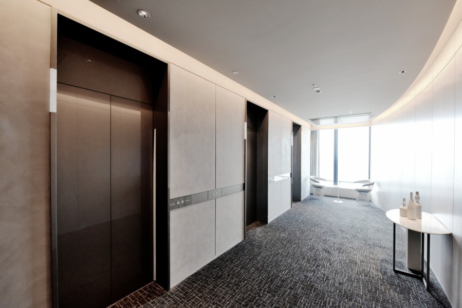 エレベーターは居住階と共用施設フロア以外は着床出来ないように制御され、しっかりとしたセキュリティシステムが構築されています。