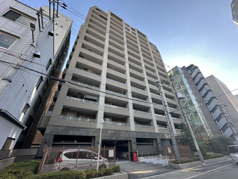 JR線・地下鉄線へアクセス便利な立地です。近隣にはコンビニやスーパー、天神橋筋商店街があり、日々のお買い物に便利です。桜の名所として有名な造幣局、大阪天満宮が近く大阪の街も堪能できます。