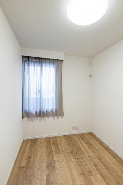 洋室2はデッドスペースがなく家具配置のしやすいお部屋です。