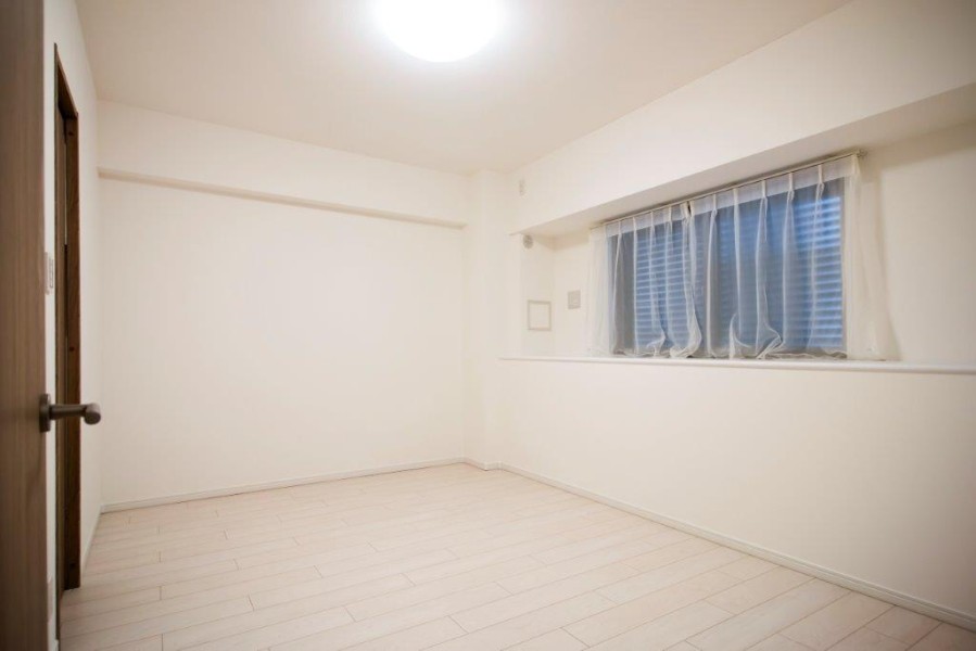 洋室1はウォークインクローゼットが付いており、デッドスペースがなく家具配置のしやすいお部屋です。