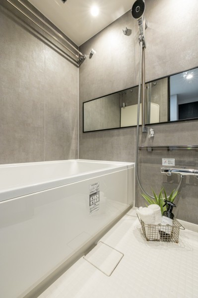 毎日のバスタイムを贅沢に、豊かにしてくれるバスルームです。雨の日の衣類乾燥に便利な浴室乾燥機も搭載しています。