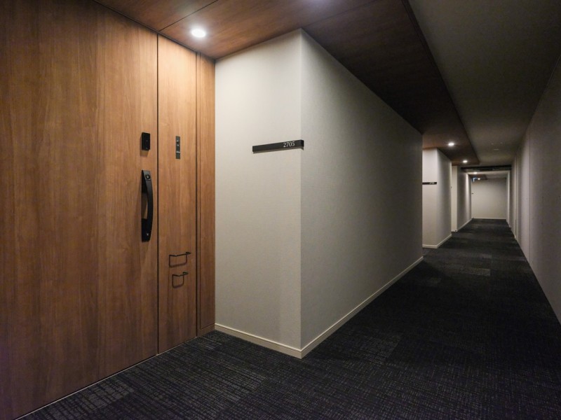 高級感がありホテルライクな内廊下設計です。プライバシーを守れるので、安心してお住まいいただけます。