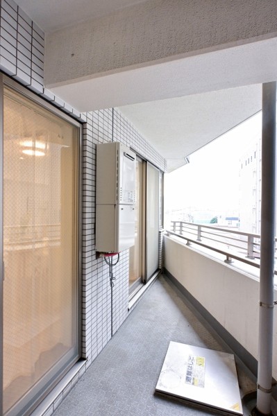 心地よい陽光を取り込み、空間をゆるやかに紡ぐバルコニーです。爽やかな風が感じられるリフレッシュにぴったりな空間です。