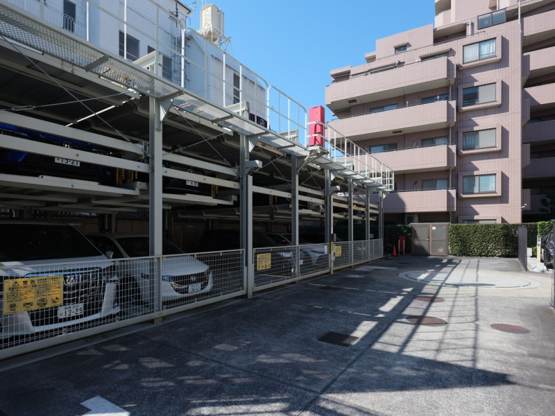 敷地内には駐車場が完備されています。※駐車場等の空き状況は変化することがございますのであらかじめご了承ください。