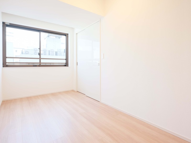 洋室2は廊下からアクセスするプライベートルーム。ウォークインクローゼットがあるので、居室部分を余すことなく使えるよう、住まう人を思った工夫が施されたお部屋です。