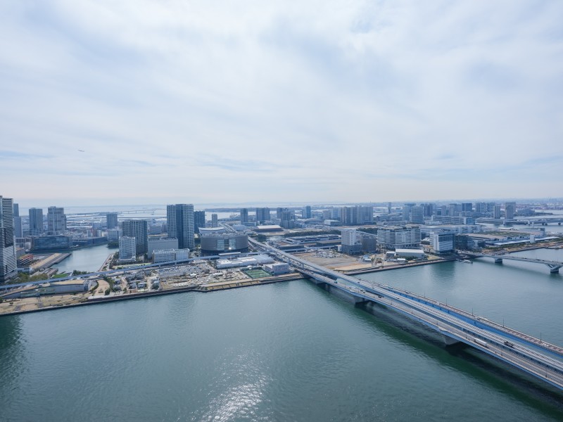 水景に恵まれた立地だからこその開放的な眺望です。青々とした開けた空を見渡し、日々をアップデートできそうです。