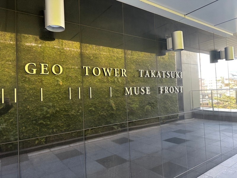 駅直結ならではのダブルエントランスで快適にお住まい頂けます。1階にはお車でのご帰宅時に便利な車寄せのある共用玄関、もう一つは駅直結ミューズデッキから繋がる3階のエントランスがあります。