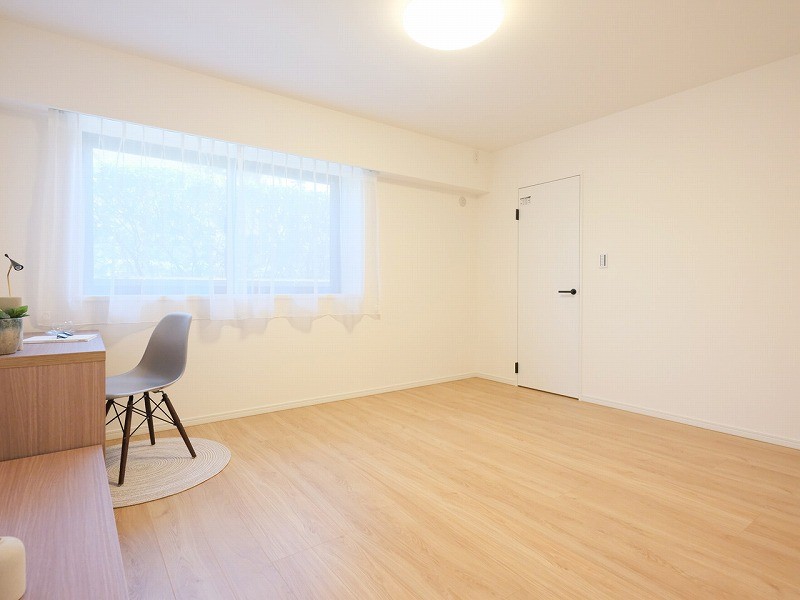 東向きの洋室1は、約8.5帖の広々としたお部屋です。ウォークインクローゼット付きで居室部分を広くお使いいただけるので、主寝室にぴったりです。