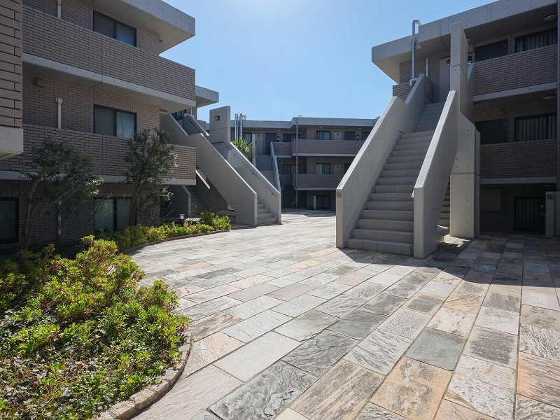 高級感と気品が溢れるエントランスが、安らぎに満ちた暮らしへ誘います。2021年に共用部大規模修繕工事実施済です。