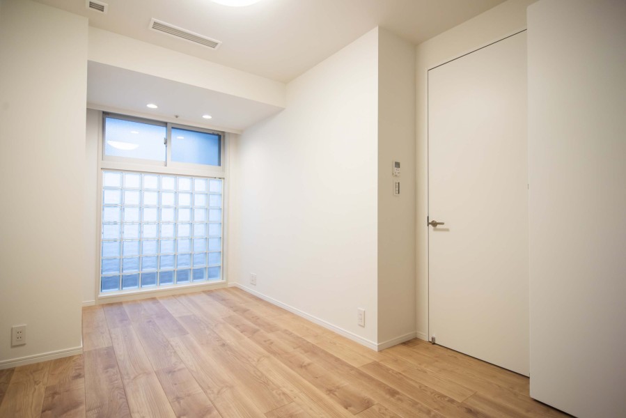 洋室2は廊下からアクセスするプライベートルーム。クローゼットがあるので、居室部分を余すことなく使えるよう、住まう人を思った工夫が施されたお部屋です。