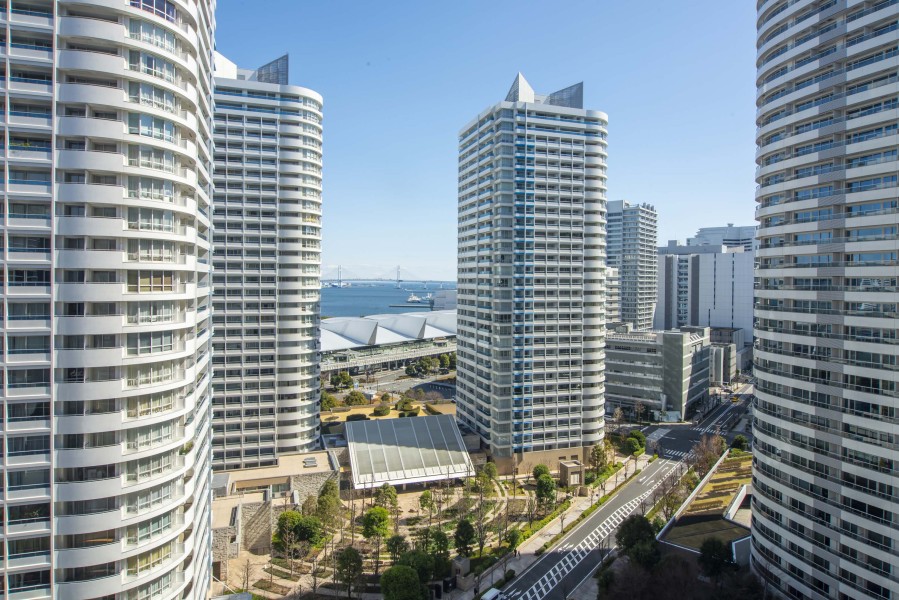 バルコニーからの眺望です。海向きのため、ベイブリッジを望む眺望です。