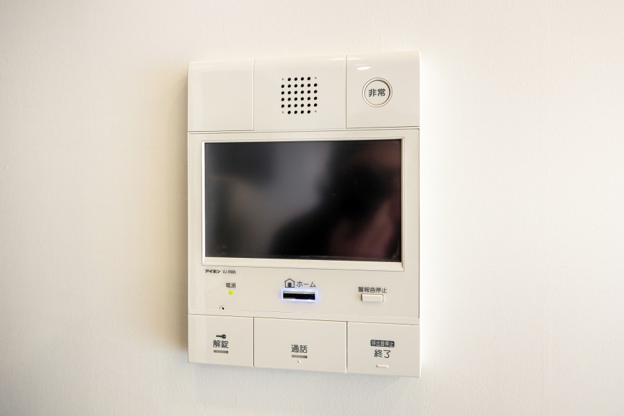 ◆TVモニター付インターホン◆訪ねてきた相手をモニター越しに確認でき、防犯対策に役立ちます。インターホン越しに話をすることが可能です。