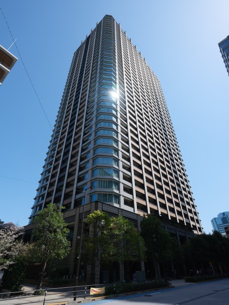 大崎のランドマークとして聳え立つ三井不動産レジデンシャル(株)旧分譲・地上40階建てタワーレジデンスです。JR山手線『大崎』駅徒歩6分。コンシェルジュサービス有。